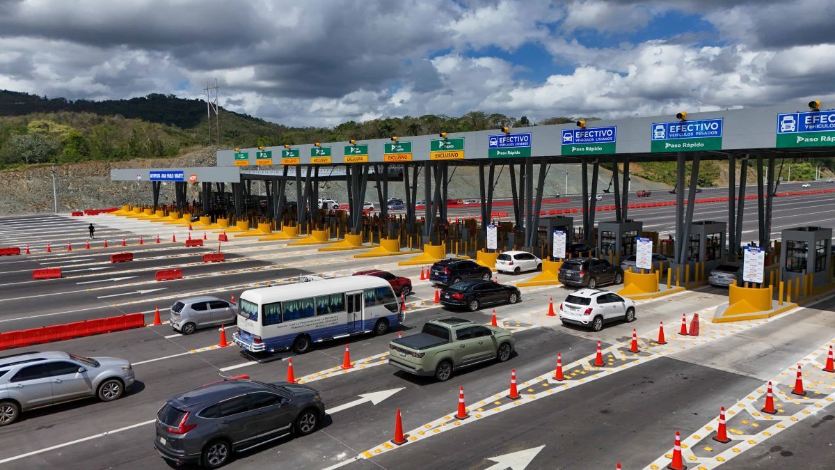 Semana Santa 2026 con récord histórico 🚦🇩🇴
 
Más de 891,000 vehículos cruzaron los peajes en solo 3 días 🚗🚙🚌  

<a href="/RD_VIAL/">RD Vial</a> respondió con su mayor capacidad de asistencia vial 🛠️🚑🚓  
Fluidez, seguridad y confianza en la red vial nacional 

Datos clave 📊:  
- 🚗 Total de