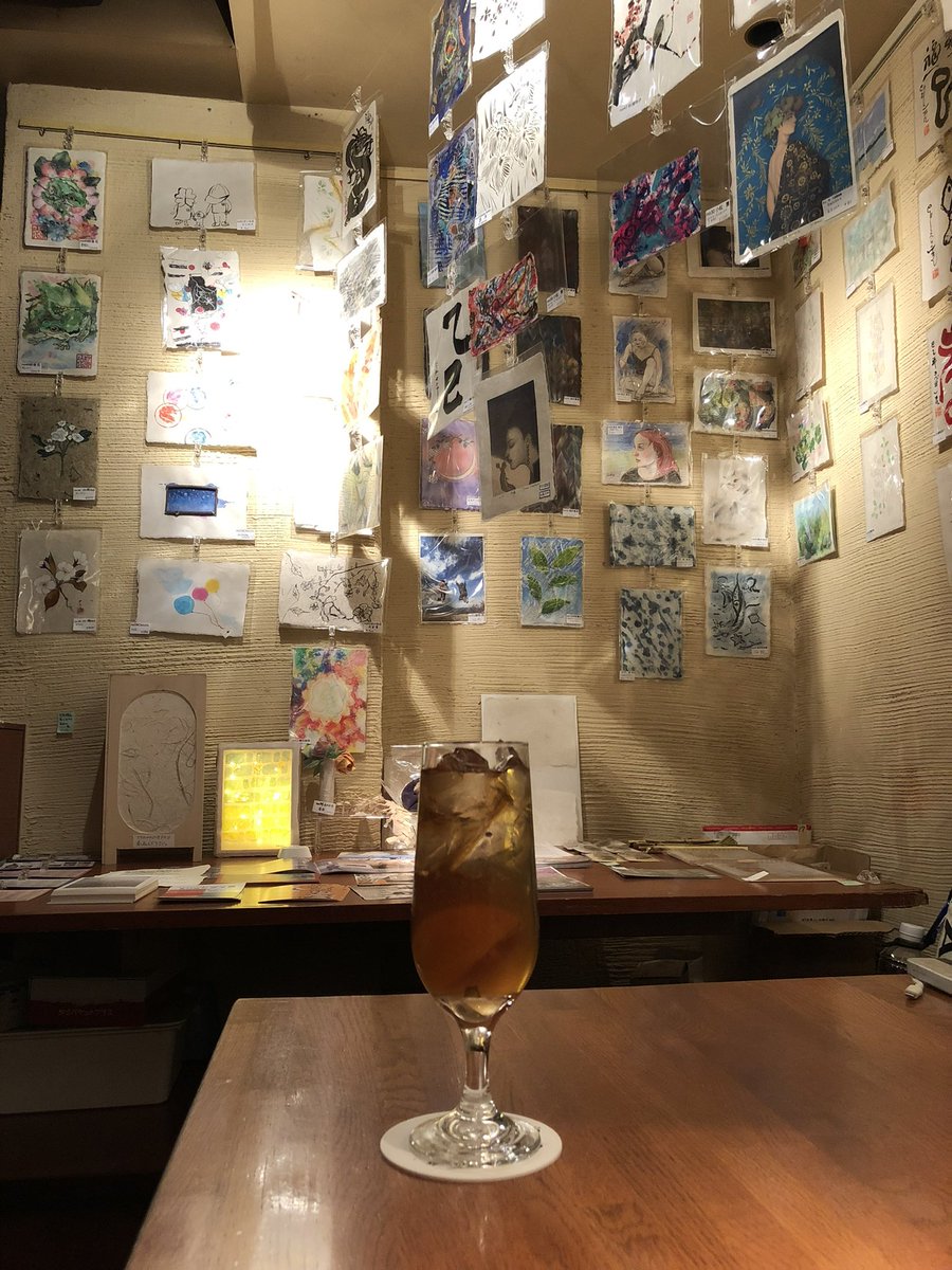 murmurous_hal's tweet photo. [出展作家募集！]
昨日より、手漉き和紙の賑やか100人（くらい）展、 #百家繚乱展 の募集が始まりました。

今年の7月に、 #下北沢 の #バーラストチャンス にて開かれます。
（写真は前回’25年1月展の展観）

募集要項、申し込みフォームはこちら！
 https://t.co/lLrpF5xahp https://t.co/JGYRXCulq9