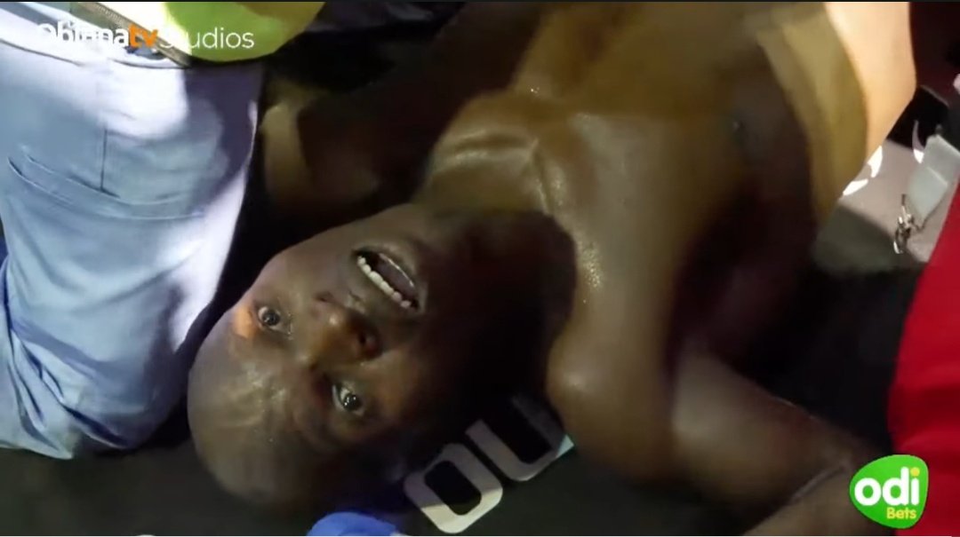 omahey_'s tweet photo. Mbavu destroyer fakes below the belt  hit to win the fight. He's lucky he was wearing the head guards, huyu angemalizwa😂 https://t.co/NpHIrUzJ6j