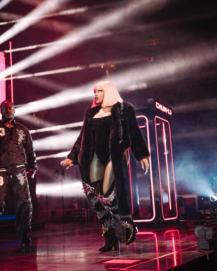 Nicki4orever's tweet photo. The world tour outfits? Every single one is a 10/10 masterclass in style. 👗🏟️🔥 #NickiMinaj #PinkFriday2WorldTour #FashionIcon #Serving Queeennn @NICKIMINAJ 💖💖💖💖🩷🩷🩷🩷💜💜💜💜 https://t.co/d8u0EpuiNU