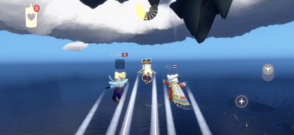 ewinskytech's tweet image. I have not seen you in years. Today I finally met you again. My old Sky friend who kept me company during many CR's and the one who taught me how to chibi-fall ... 

Today was a good day! 😭❤️
@LinhLinh481 🇻🇳

#thatskygame #skychildrenofthelight #skycotl #skyfriends #thatskyhug