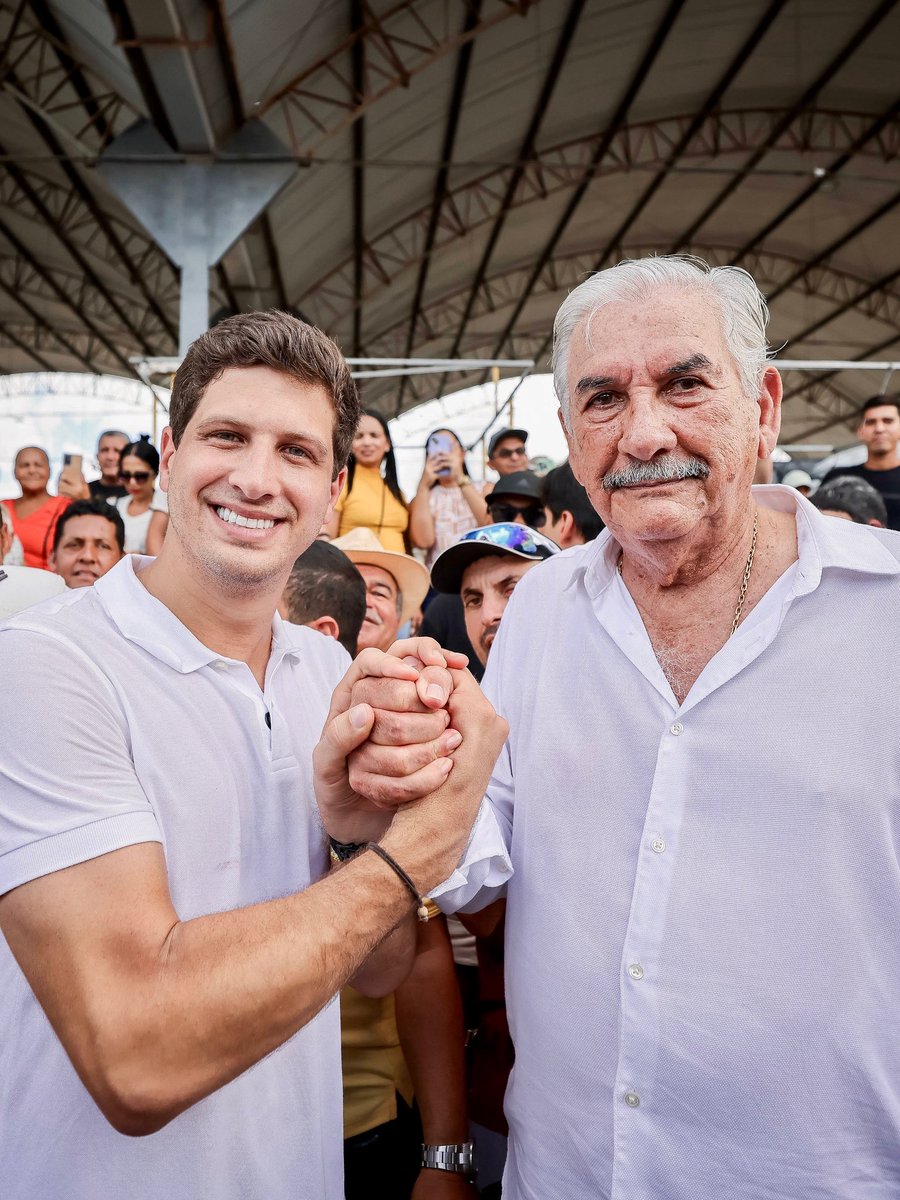JoaoCampos's tweet image. Começo de caminhada arretada ao lado do amigo Ruy Barbosa, prefeito de Bonito e liderança comprometida com nossa gente, estando ao lado de Arraes e Eduardo. Vamos juntos! #PEpraFrente ✊

📷 Edson Holanda