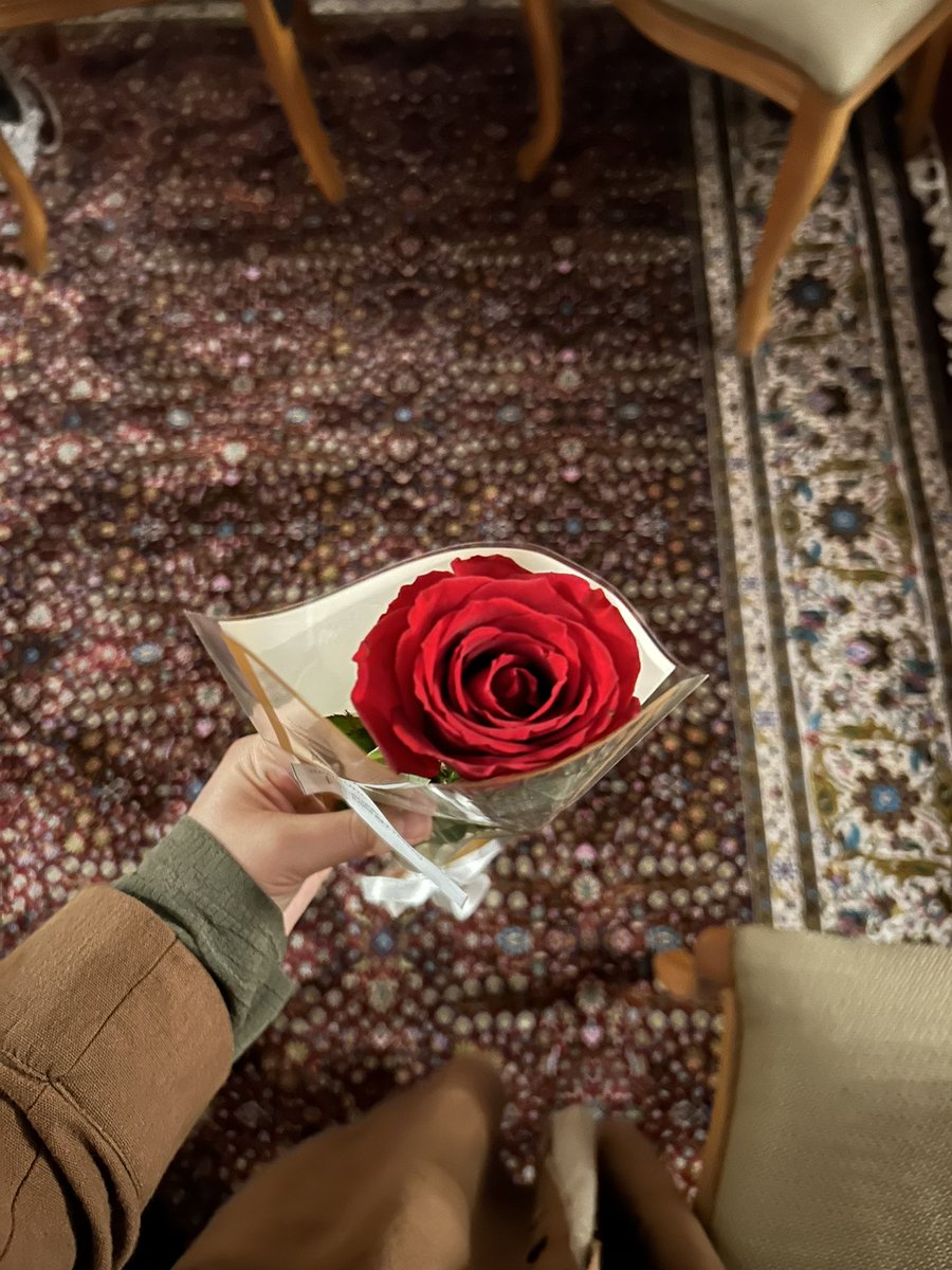 Tüm katılımcılara üzerlerinde tekkelerin isimleri yazan güller verildi hastasıyız şöyle ince düşüncelerin 🤍
teşekkürler <a href="/BBulusmalar/">Bursa Tahtakale Buluşmaları</a>