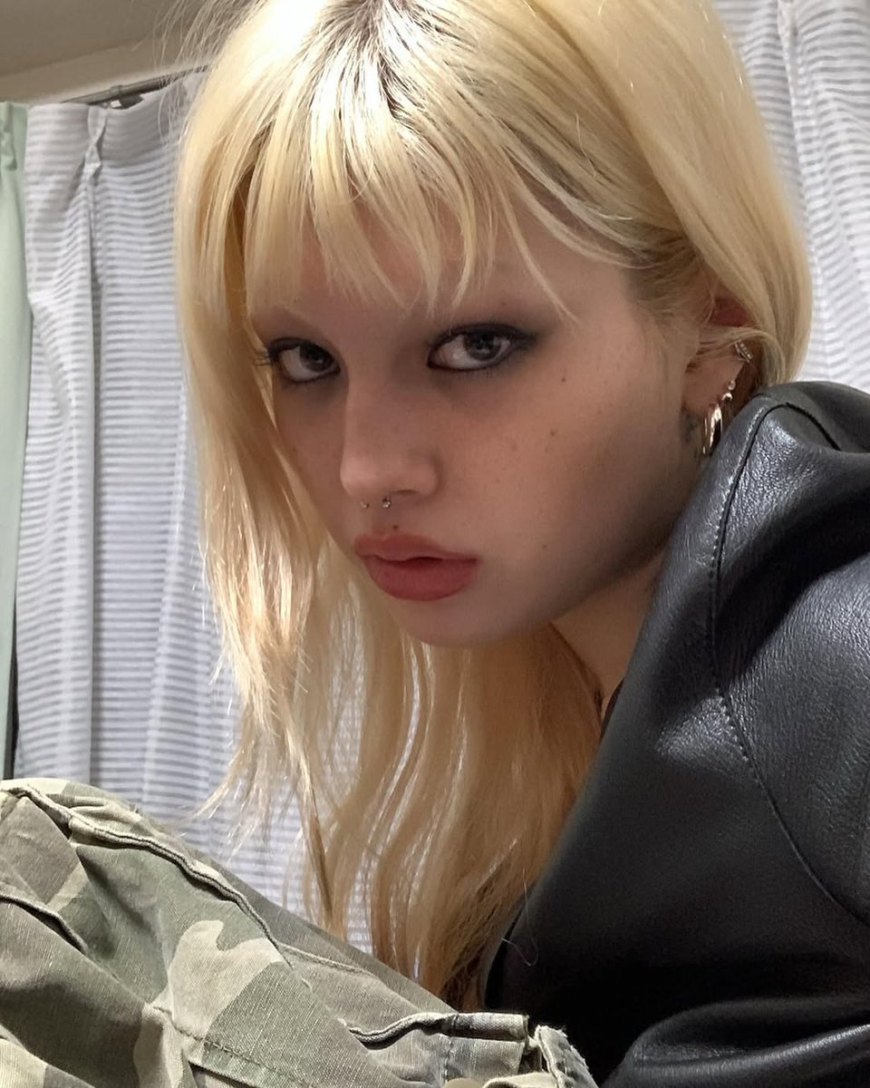 𝐀𝐋𝐄 ☀️ alt tweet media