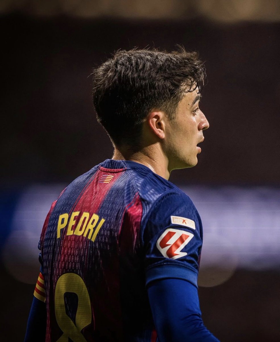 قــمــر tweet media