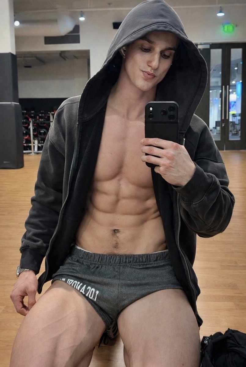 SILVERBACK tweet media