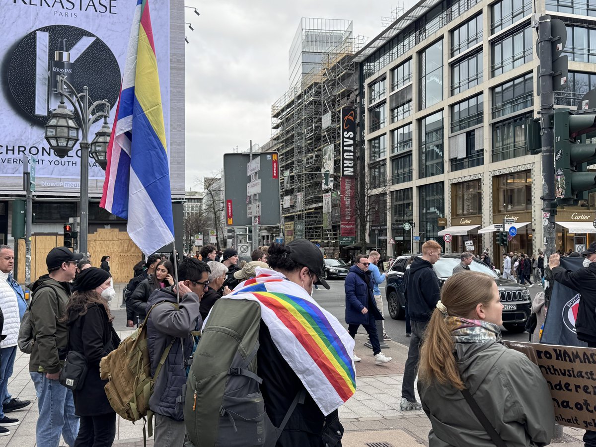 LoveGuerillero's tweet photo. #Düsseldorf #dus0404 #Ostermarsch #Friedensdemo 
#EsGibtKeinFriedenMitRechts 
#GegenJedenAntisemitismus 
#FriedenBeiWishBestellt https://t.co/uhmWWceHRP