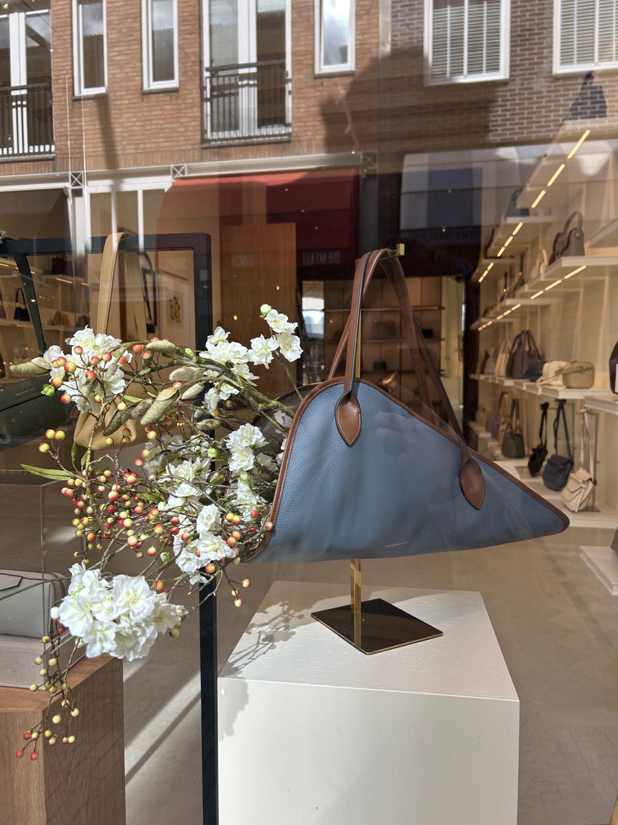 felicità tweet media