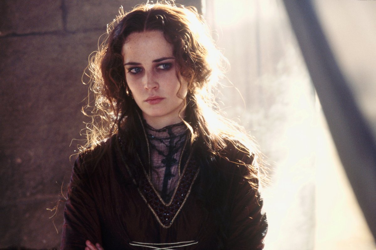 finally saw the superior kingdom of heaven director's cut. eva green's sibylla has so much more screentime and agency in this.