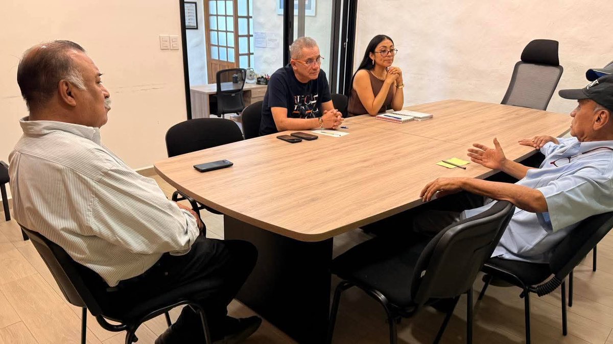 benmorinmx's tweet photo. ¿Qué hace Noe Jara, hermano del gobernador @salomonj , en reuniones en instalaciones del @MunicipioOaxaca @raychagoya , si no ostenta ningún cargo oficial? ¿No es esto un presunto delito de usurpación de funciones o presunto uso indebido de atribuciones y facultades a las autoridades municipales que permiten estos actos ilegales?