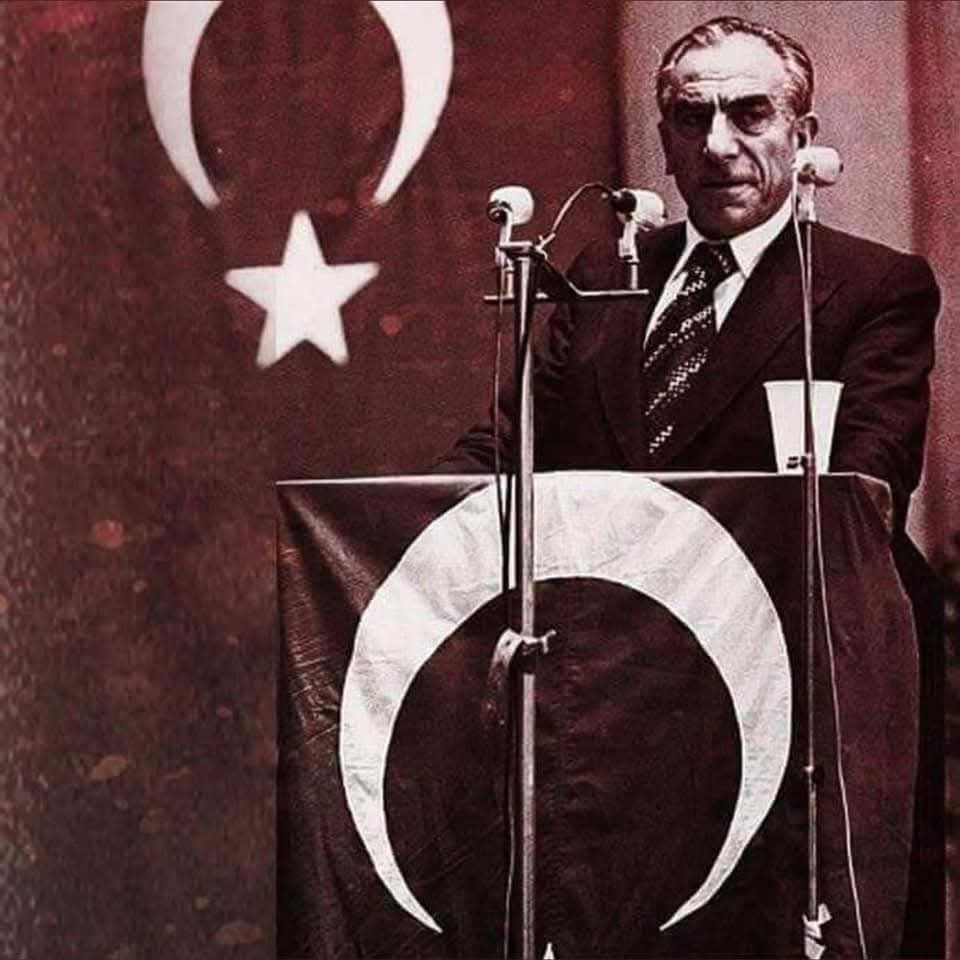 sefacaglar69's tweet photo. TÜRK’lük bedenimiz İSLAMİYET ruhumuzdur, ruhsuz beden ceset gibidir.
Ruhun Şad Mekanın Cennet Olsun...
#AlparslanTürkeş
#4Nisan1997 https://t.co/izMPzIvtwD