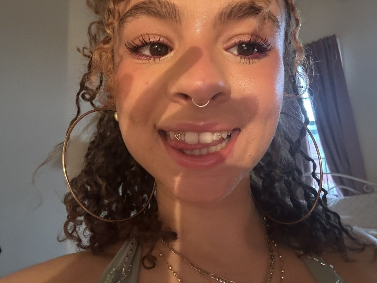 brinx212's tweet photo. deleted instagram to focus on taking selfies https://t.co/eVsizbOmOf
