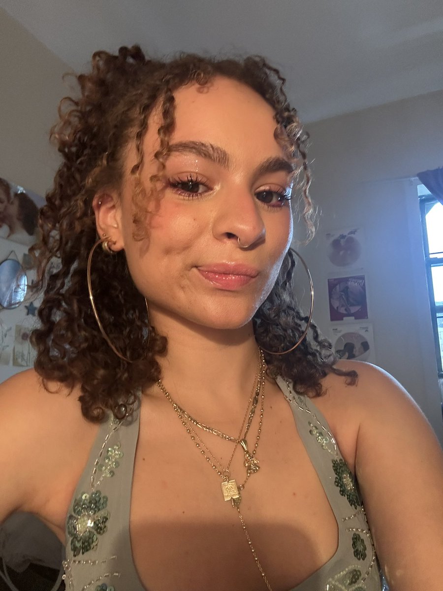 brinx212's tweet photo. deleted instagram to focus on taking selfies https://t.co/eVsizbOmOf