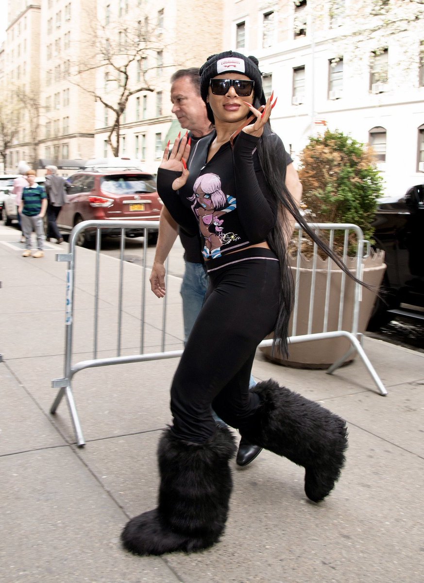 zamohappy tweet media