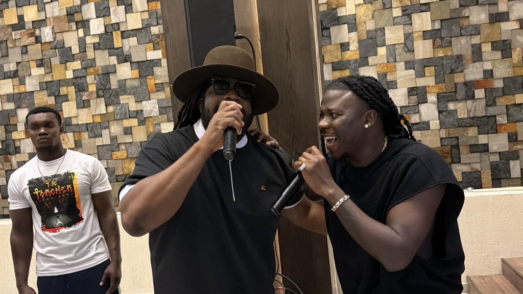 This just happened Tonight in Kwahu Ghana just Love for The Music <a href="/stonebwoy/">THE TORCHER</a> <a href="/dadasonent/">Dada Son Ent</a>