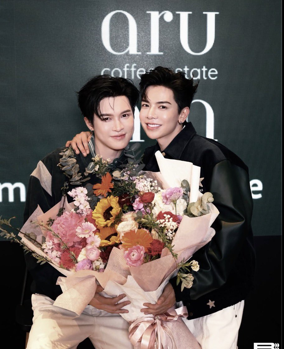 Btsssss_ tweet media