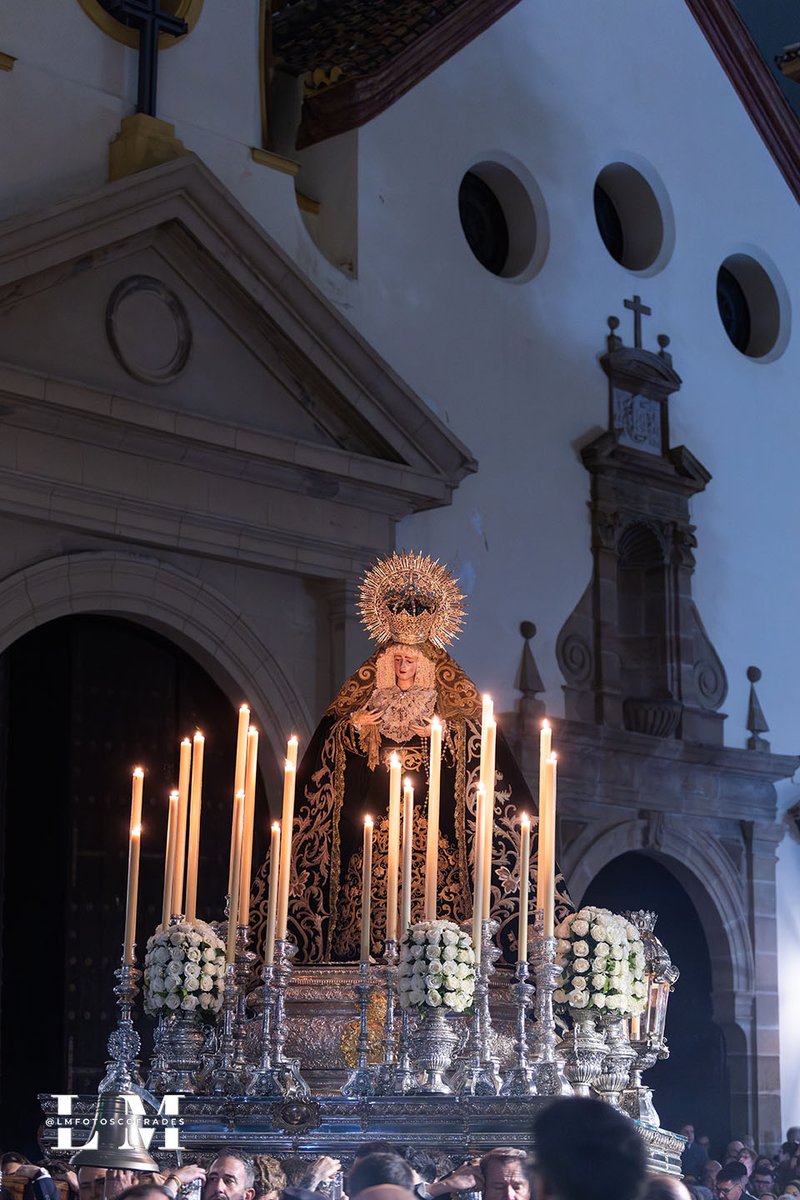 VIERNES DE DOLORES. Traslado de <a href="/ExpiracionMlg/">Expiración Málaga</a> . Más en instagram.com/p/DWuV252DCZc/… #CofradiasMLG