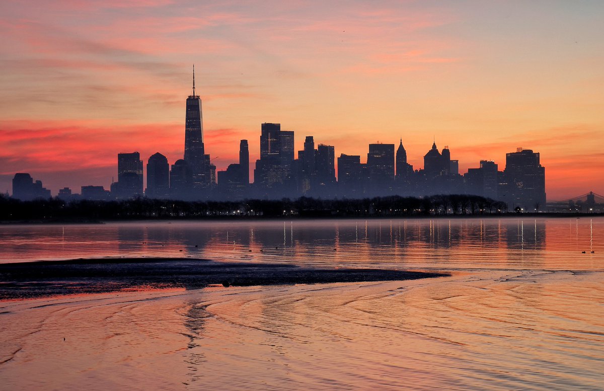 GaryHershorn's tweet image. Saturday morning in New York City seen from Port Liberte in Jersey City, NJ #newyorkcity #nyc #newyork #sunrise #statueofliberty