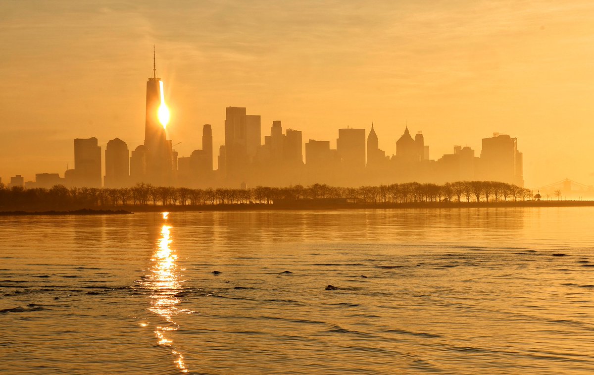 GaryHershorn's tweet image. Saturday morning in New York City seen from Port Liberte in Jersey City, NJ #newyorkcity #nyc #newyork #sunrise #statueofliberty