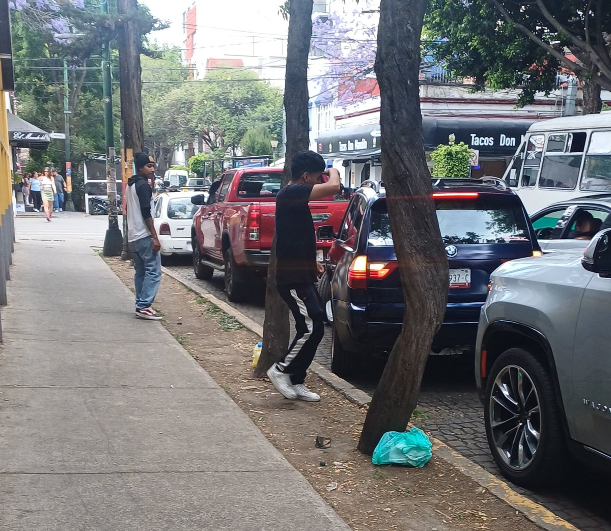 TylerFerch's tweet photo. @Alcaldia_Coy Lo que deberían de hacer es quitar a los franeleros que te cobran por estacionarse en vía pública https://t.co/1i4gskY0Rc