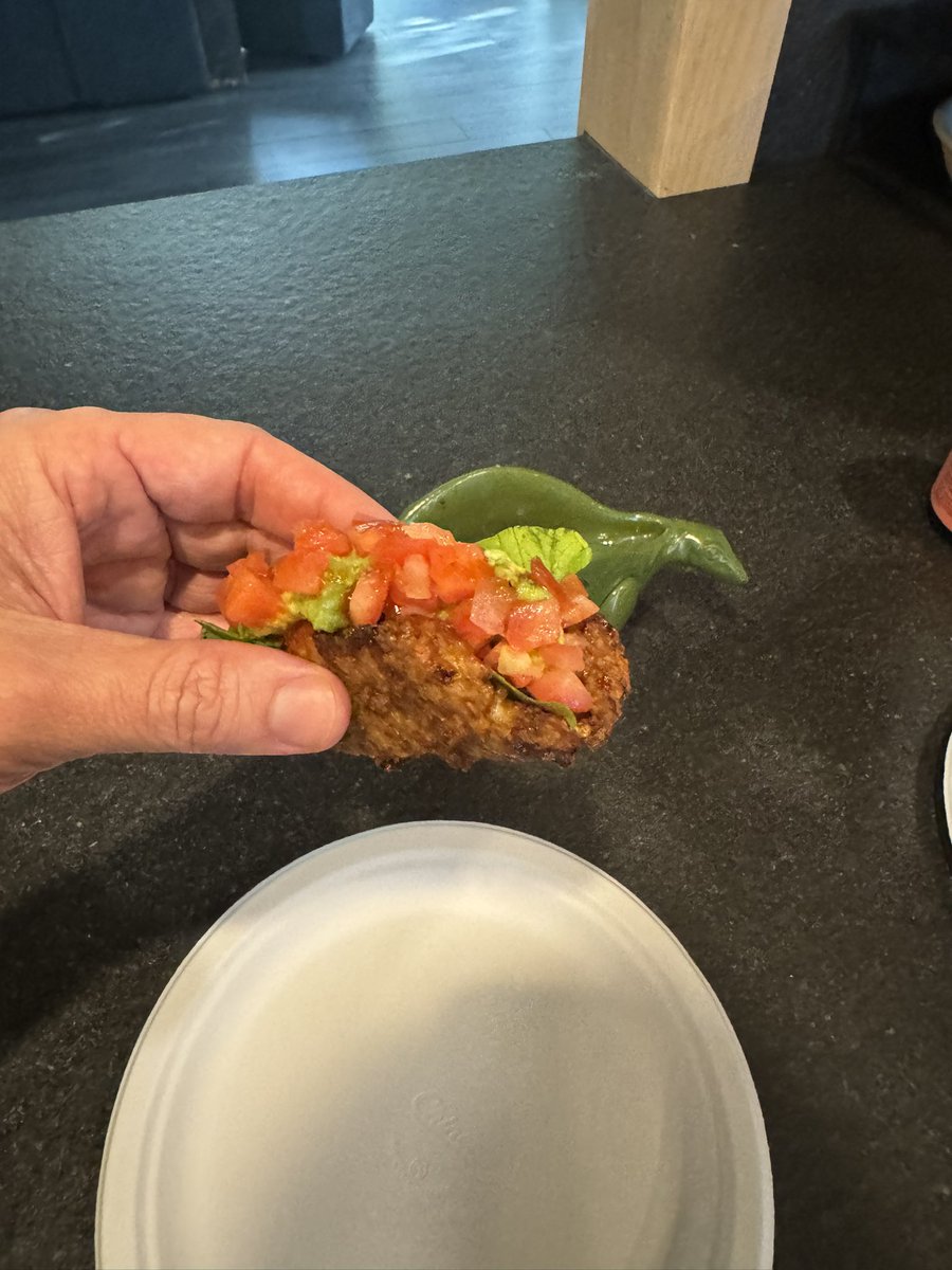 Gothalion tweet media