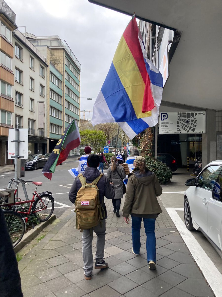 LoveGuerillero's tweet photo. #Düsseldorf #dus0404 #Ostermarsch #Friedensdemo 
#EsGibtKeinFriedenMitRechts 
#GegenJedenAntisemitismus 
#FriedenBeiWishBestellt https://t.co/TRLJMjZZsI