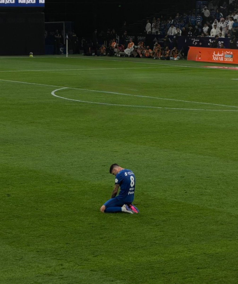 Hfc_c19's tweet photo. صورة موجعة جدًا 
والله اكثر شي يرضيني هو شوفتك ترفع اسيا .. العوض النخبة يا نيفيز https://t.co/phjHy2kA2K
