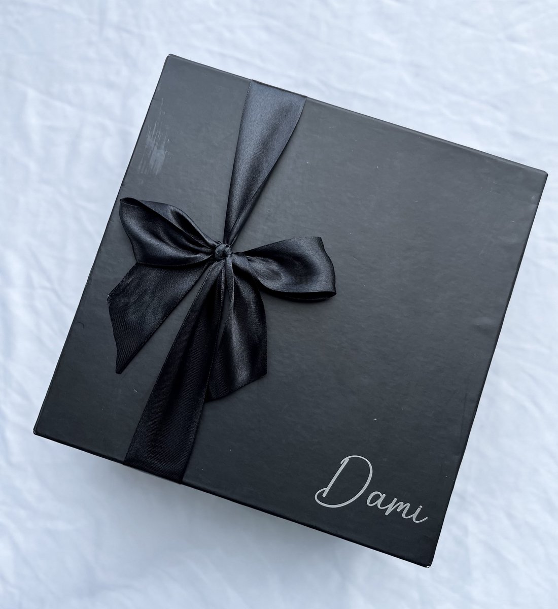 ShopNessa's tweet photo. Custom gift boxes for groomsmen 🖤 https://t.co/KT9vdiuXi6