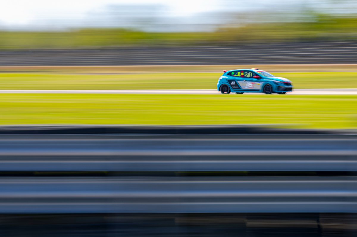 Renault Clio Series tweet media