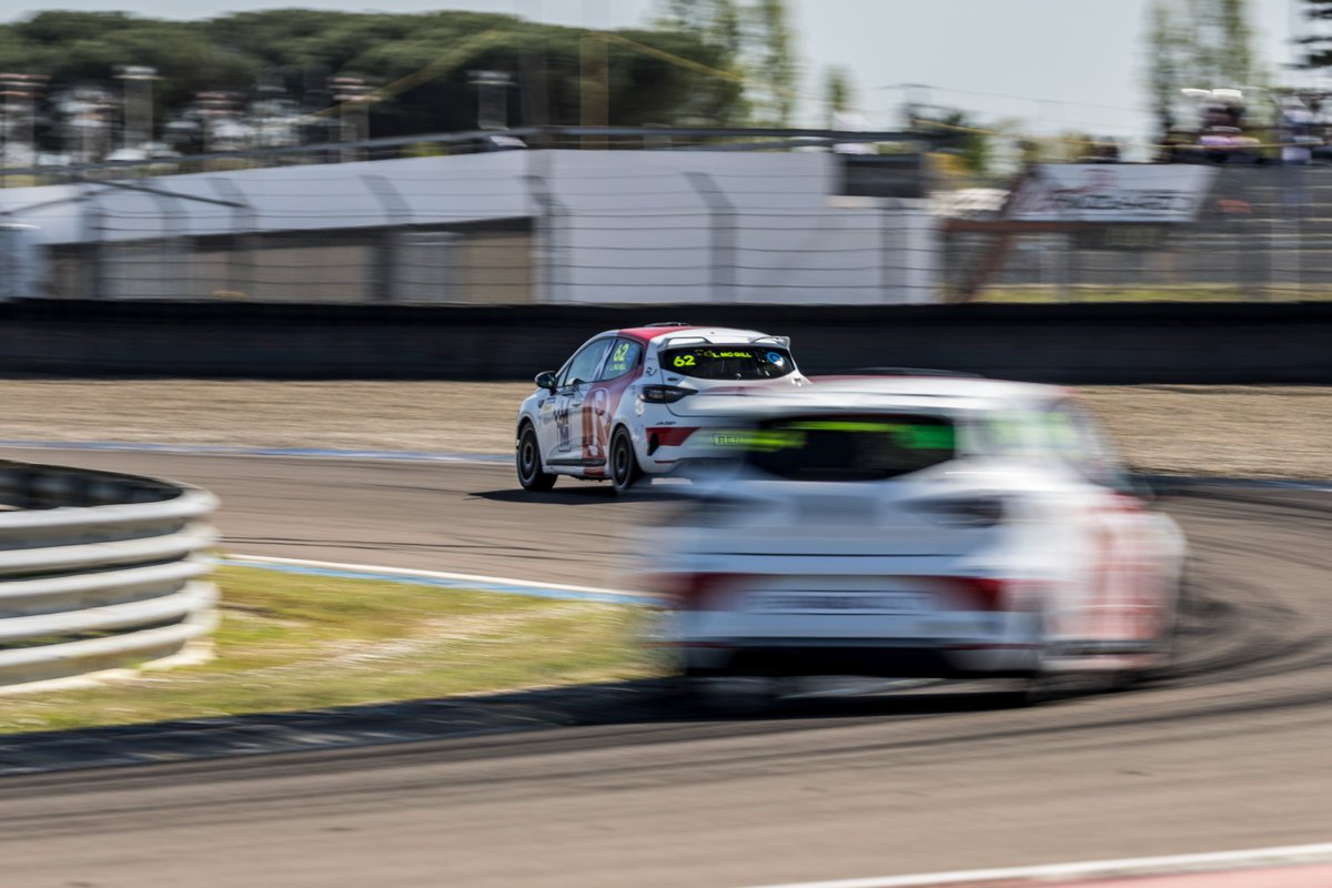 Renault Clio Series tweet media