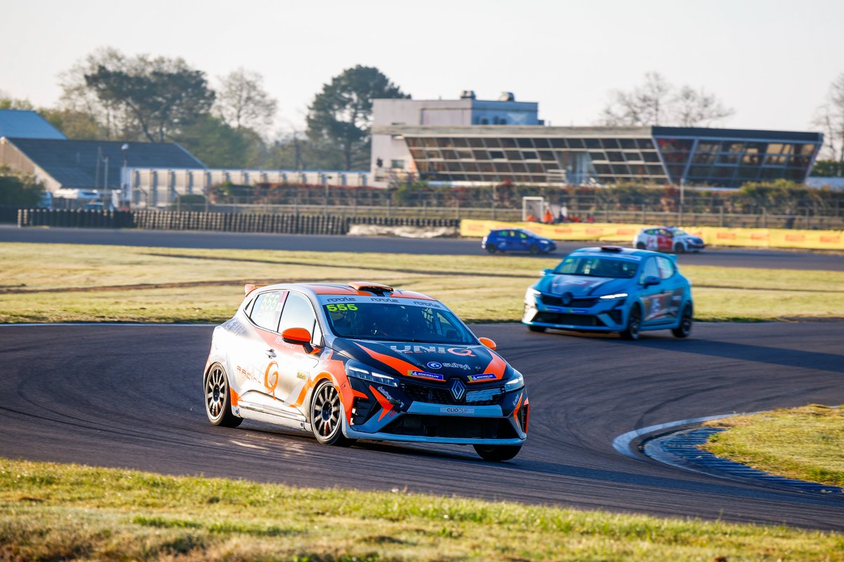 Renault Clio Series tweet media