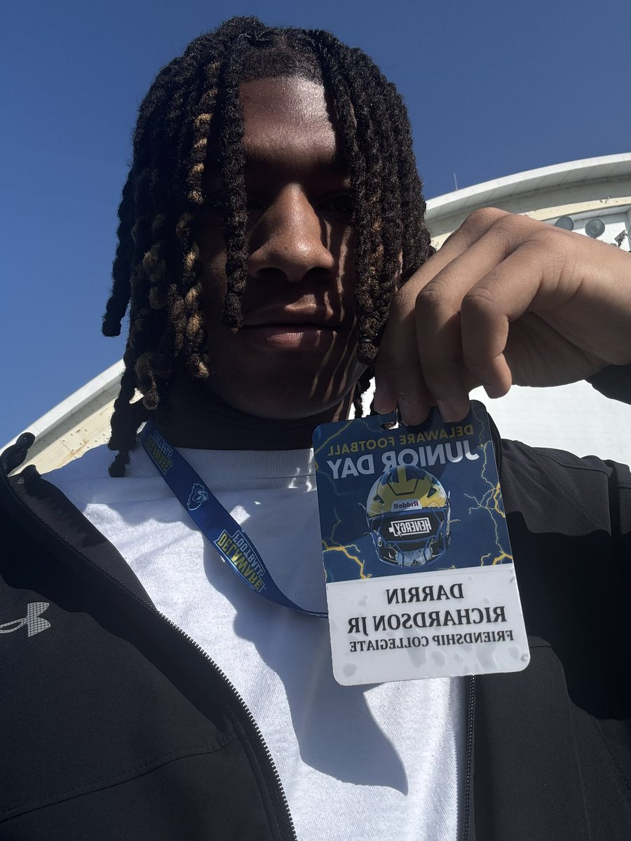 2flyDarrin's tweet photo. It was a very great experience visiting
@Delaware_FB and meeting coach @Smith_gs13 in person @JalanSowell @ONEWAYINC1 https://t.co/juBjlkJA0s