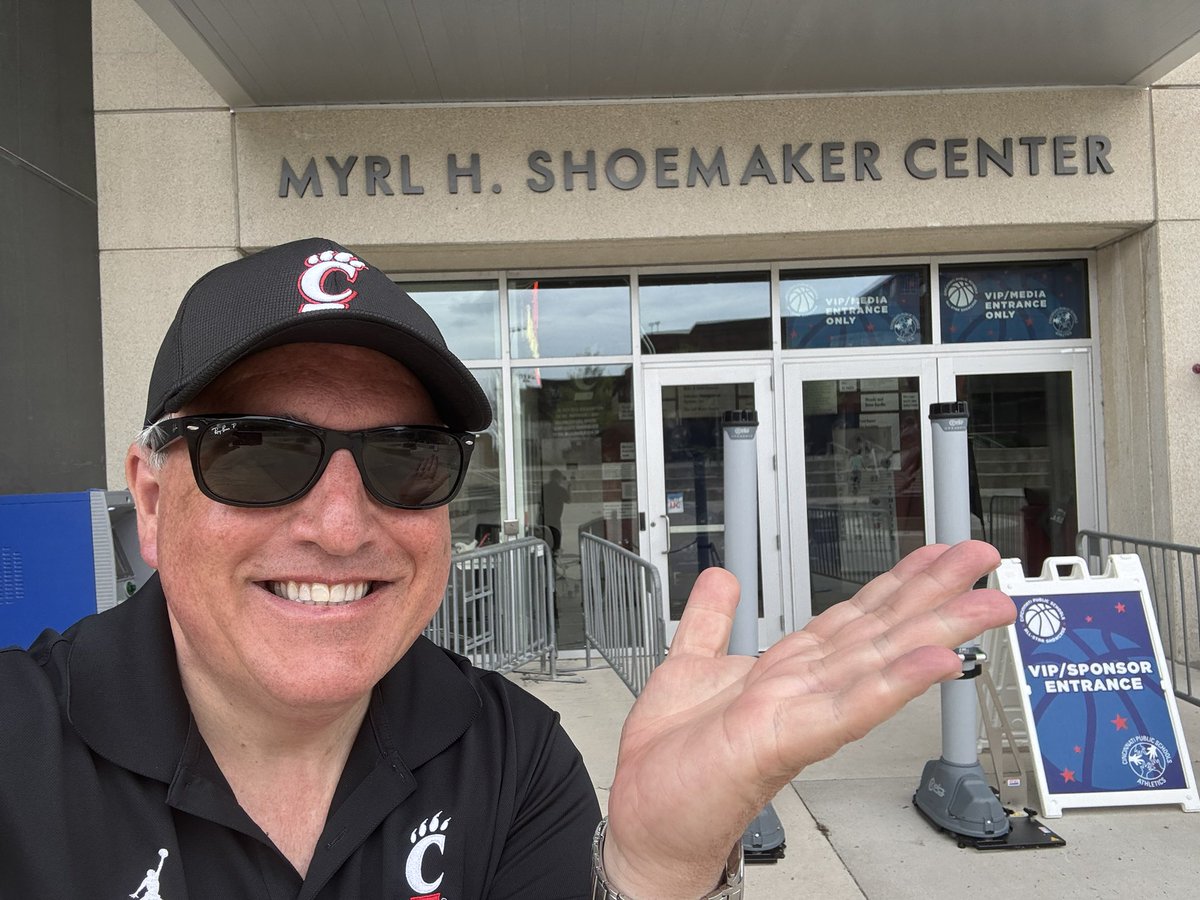 cincygreghoodin's tweet image. We’ve been telling you for years, it was, is and will always be the shoe ! ‘Cause, you know . It says so right over the front door . @GoBEARCATS @GoBearcatsMBB @GoBearcatsWBB @GoBearcatsVB @uofcincy @uofcincyalumni @GoBearcatsUCATS #BearcatsUnited #BearcatsForLife #BearcatFamily