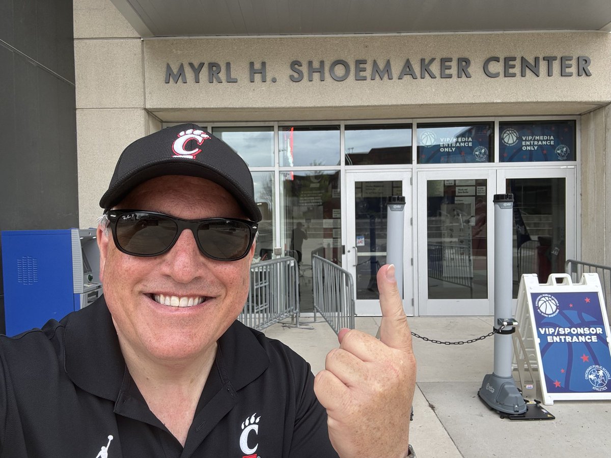 cincygreghoodin's tweet image. We’ve been telling you for years, it was, is and will always be the shoe ! ‘Cause, you know . It says so right over the front door . @GoBEARCATS @GoBearcatsMBB @GoBearcatsWBB @GoBearcatsVB @uofcincy @uofcincyalumni @GoBearcatsUCATS #BearcatsUnited #BearcatsForLife #BearcatFamily