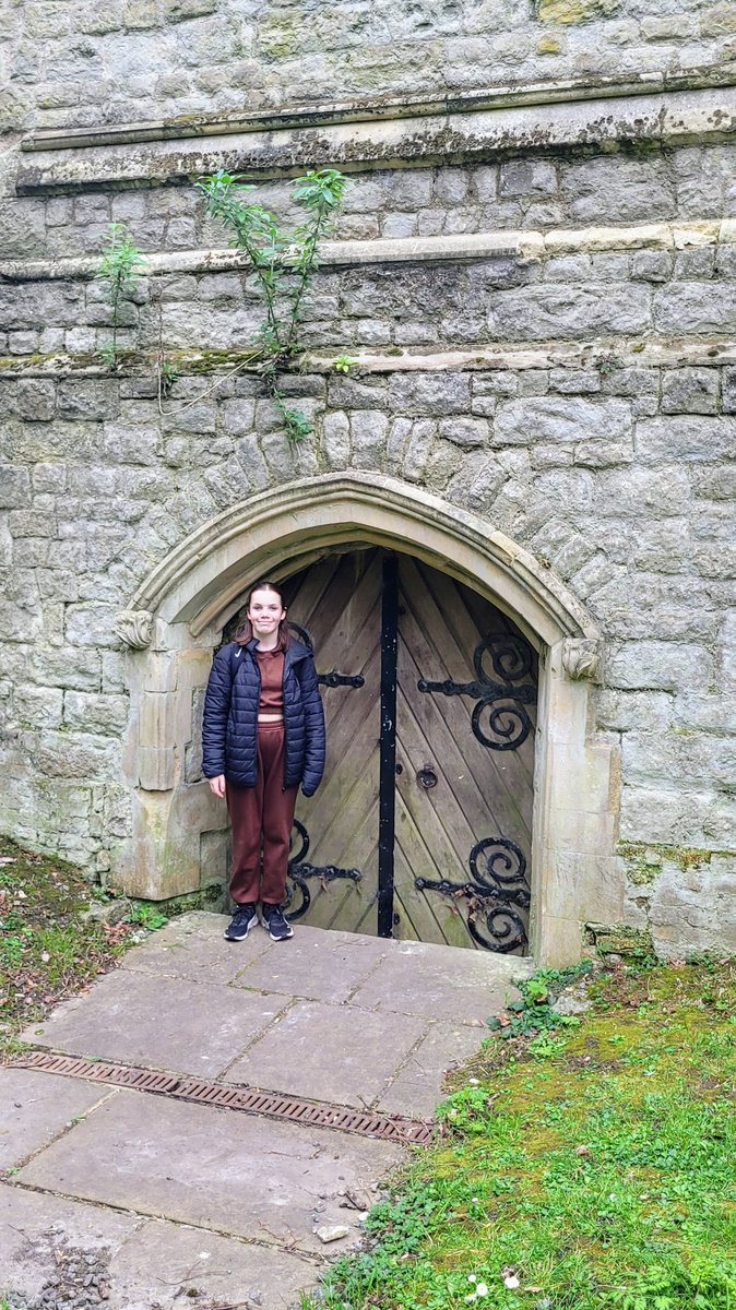DarylM22101's tweet photo. A walk from Brixton to Nunhead with my daughter Keilyn, today, saw us visit Brockwell Park, West Norwood Cemetery, Dulwich Wood, Camberwell Old Cemetery and Nunhead Cemetery. #LondonWalks #London #Cemetery #BrockwellPark #WestNorwood #Nunhead https://t.co/s5RTEG3Vvr