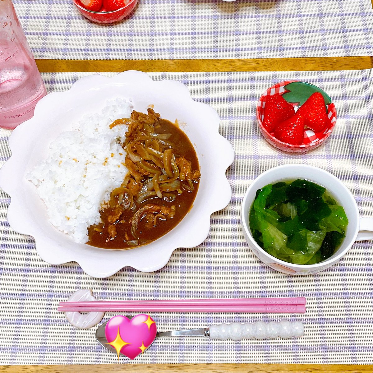 pi1mi1's tweet photo. 今日の #朝食 ☀️

・ハヤシライス
・レタスとわかめのスープ
・いちご🍓

買い物前、ある材料を組み合わせて出来上がった😂✌️💖

#おうちごはん #食事記録 #食事日記 #ダイエット記録 #ズボラ飯 #簡単ごはん #ダイエット仲間募集 #ゆるダイエット #朝ごはん https://t.co/HuZ5ZsWuEa