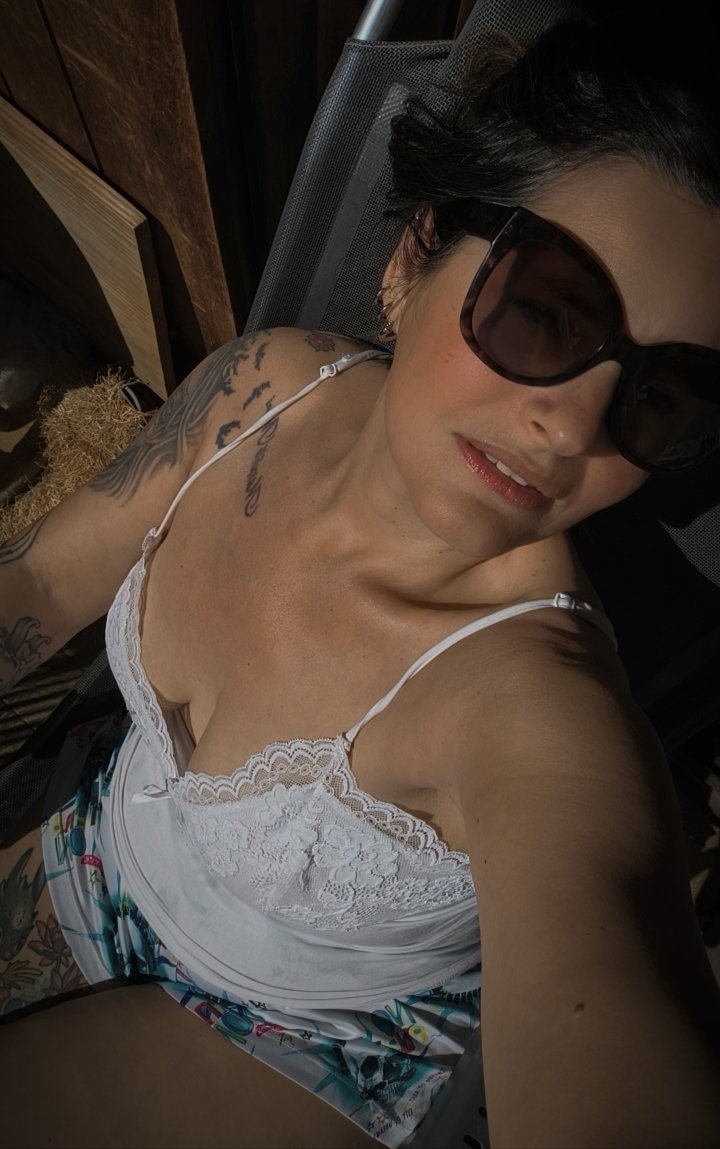 memento_amare2's tweet image. Mais qu'est ce que c'était bien The drama ! 😱🥰 Comme quoi on peut écrire des scénarii originaux excellents ! J'ai ri, tremblé et pleuré. Robert Pattinson est exceptionnel 🖤 #movie #cinema
Avis en  vidéo @tiktok demain.