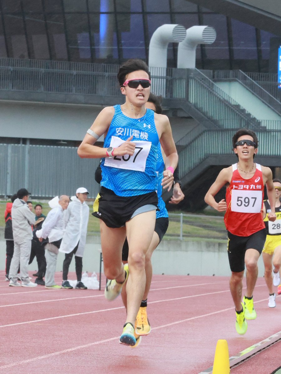 kinokonoko_2010's tweet photo. 4/4 九州実業団長距離記録会

New Face✨️
男子3000m
吉中祐太選手
菅野裕二郎選手
＆
男子5000m
阿部陽樹選手

#安川電機 https://t.co/wOSkqjVxrR