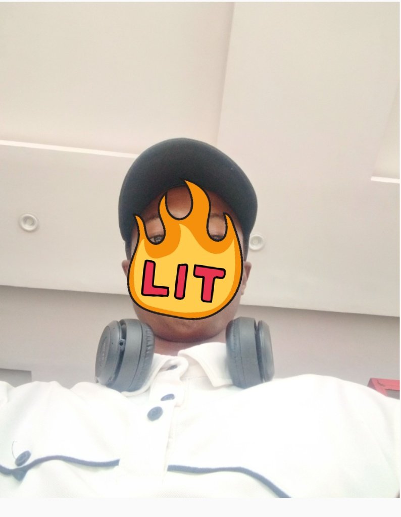 AdetuberuK's tweet photo. The million-dollar question: How are you handling school and tech together?😒 https://t.co/XOjkkoUQPd
