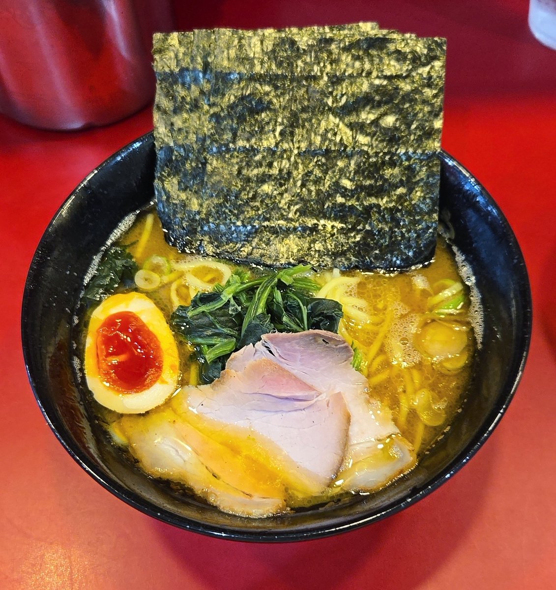 KaizokuoMa's tweet photo. 【らーめん 谷瀬家】新橋本店
特製らーめん(硬め,多め)+ごはん小
訪麺🍜花時雨で谷瀬チャンスの豚骨soup！分厚く円やかな動物出汁に濃ゆい醤油感…濃密で中毒性のある味わいと余韻が突き抜ける珠玉の逸杯♪めッちゃウマ──ッ!!
酒井製麺のツルモチ中太麺&amp;海苔巻き谷セル🥩丼も格別🥳
超絶美味‼️🙏💥💯 https://t.co/ttUDpJu5F0