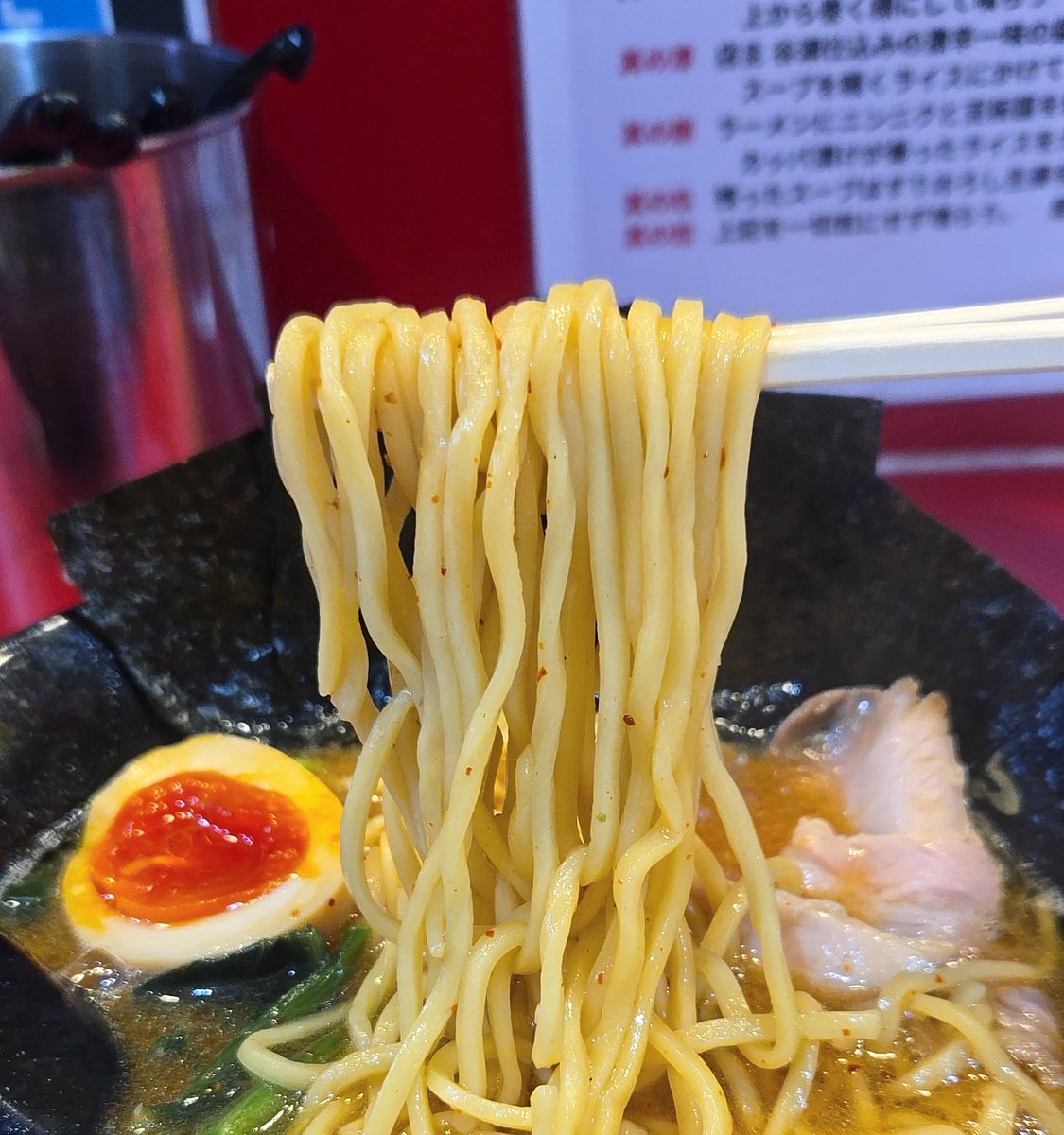 KaizokuoMa's tweet photo. 【らーめん 谷瀬家】新橋本店
特製らーめん(硬め,多め)+ごはん小
訪麺🍜花時雨で谷瀬チャンスの豚骨soup！分厚く円やかな動物出汁に濃ゆい醤油感…濃密で中毒性のある味わいと余韻が突き抜ける珠玉の逸杯♪めッちゃウマ──ッ!!
酒井製麺のツルモチ中太麺&amp;海苔巻き谷セル🥩丼も格別🥳
超絶美味‼️🙏💥💯 https://t.co/ttUDpJu5F0