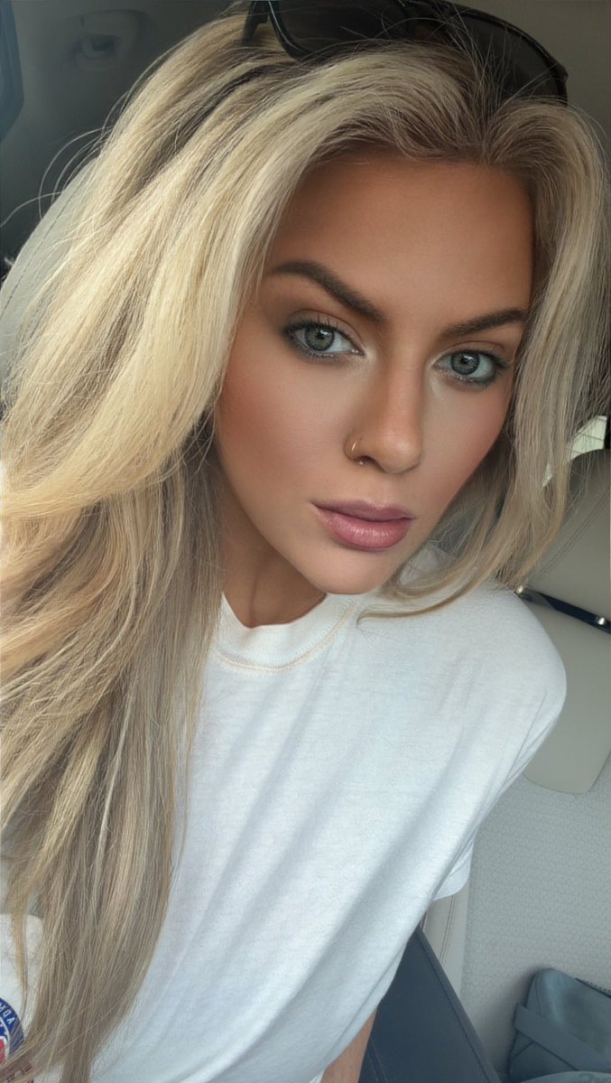 Ashley 🖤 tweet media