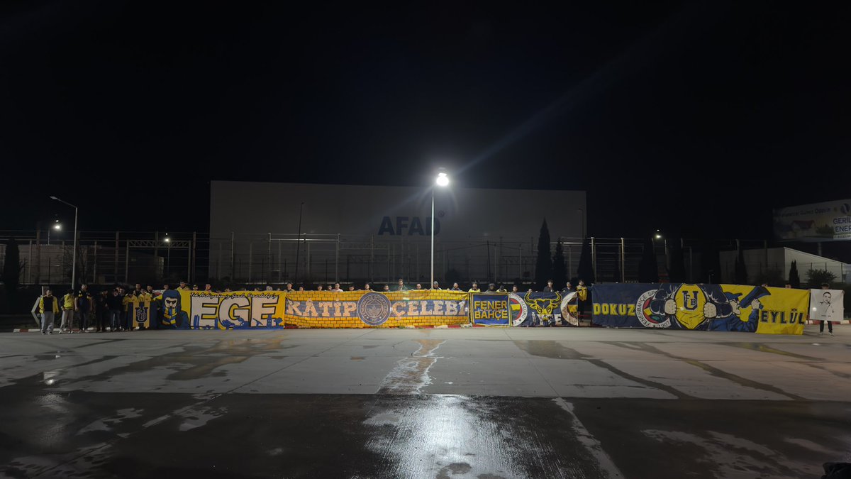 UFBikc's tweet photo. 1907 ÜNİFEB İzmir Kâtip Çelebi Üniversitesi örgütlenmesi olarak Fenerbahçe - Beşiktaş karşılaşması için İstanbul yolundayız.

#FenerbahçeninYolunda https://t.co/UqaplGRWJ1