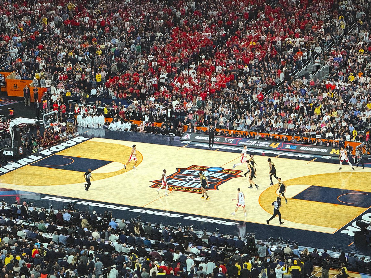 TRNTNMLLR's tweet photo. annual reminder that hoop is not meant for football stadiums https://t.co/Ls8SZVUdhf