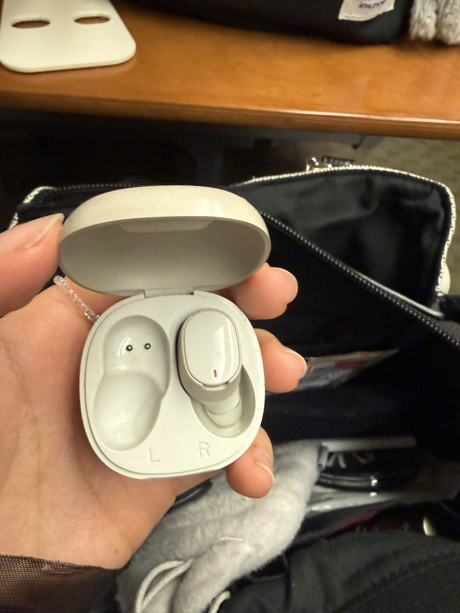 片方忘れた(なんで？)