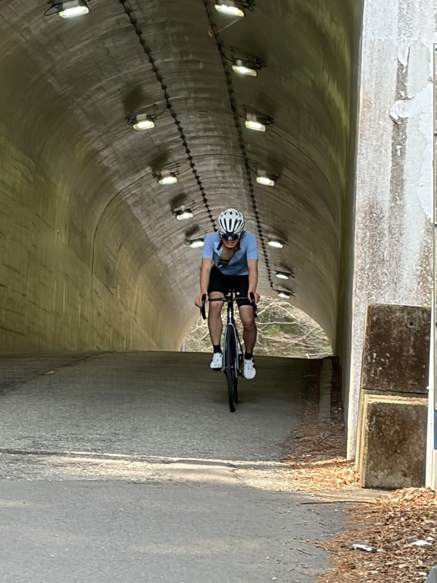 ouccracer's tweet photo. 2人目です！
①榊祐世
②理学部化学科新2回
③帰宅部
④1年
⑤Giant Propel Advanced Pro 0（予定）
⑥ロードレース　クリテリウム

２年の代の中核的存在。１年でメキメキ実力を着け、練習でもアタックに果敢に着いていく強メンタル。これからのレースの成績に期待大！ https://t.co/TcMNvSqPyW
