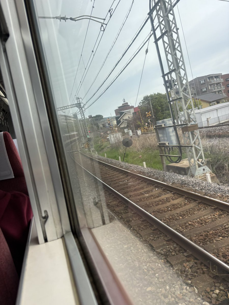 Ara_Sax20's tweet photo. 今日は名古屋へ
カーブで乗車電の先頭の方が見えるのってなんかカッコよくて好き
#近鉄 #名古屋線 #近鉄名古屋線 #5200系 #VX #急行 https://t.co/sAtS014mGQ