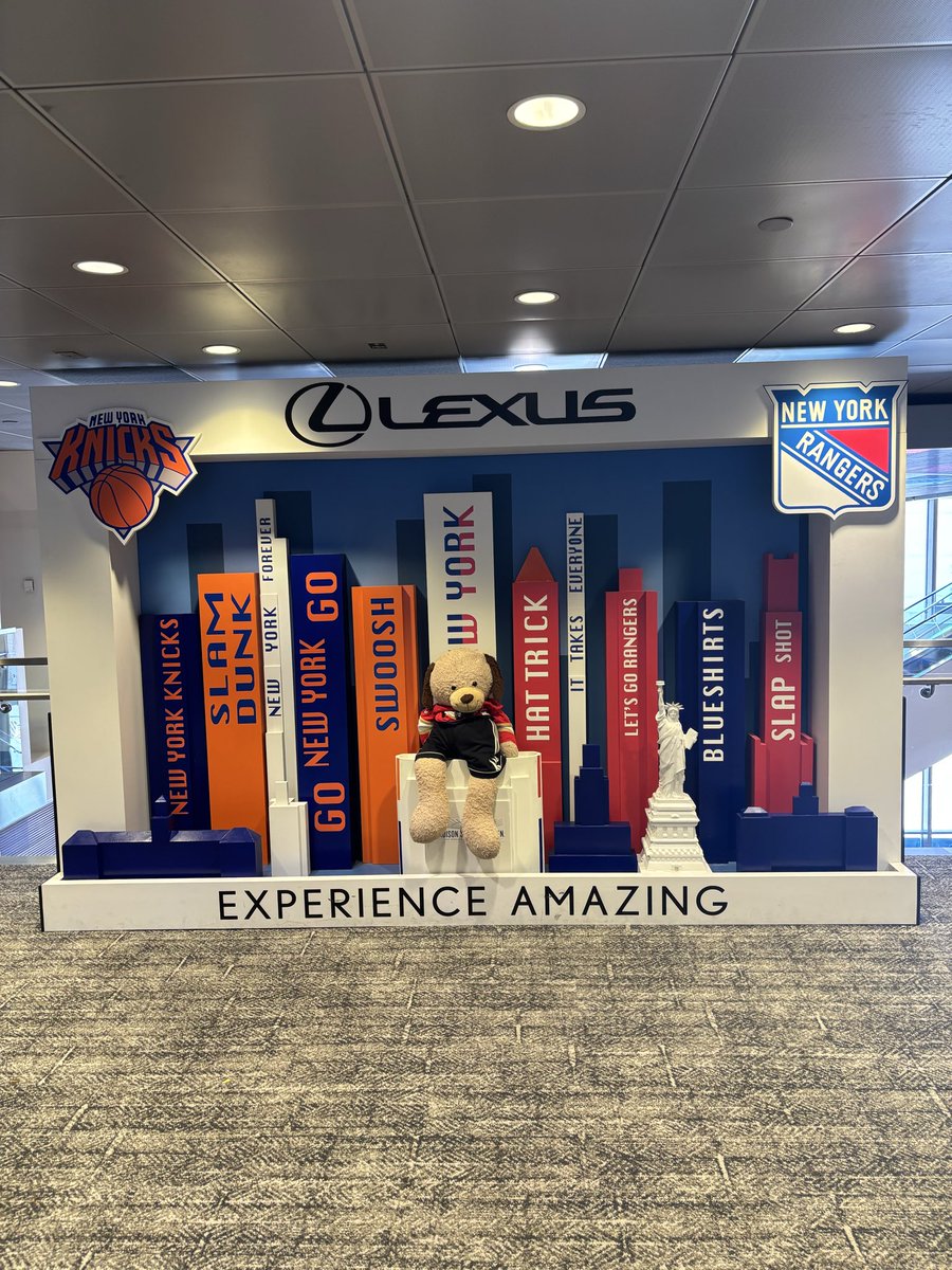 CheleAdventures's tweet photo. Last weekend I had the chance to travel to New York City to watch the @flapanthers away games against the rangers &amp; the islanders, I had an amazing time, even saw my good friend Stanley there! So lucky to be able to root for the cats at home &amp; on the road, GO CATS ALWAYS 🔥#proud https://t.co/DYnyqChSrR