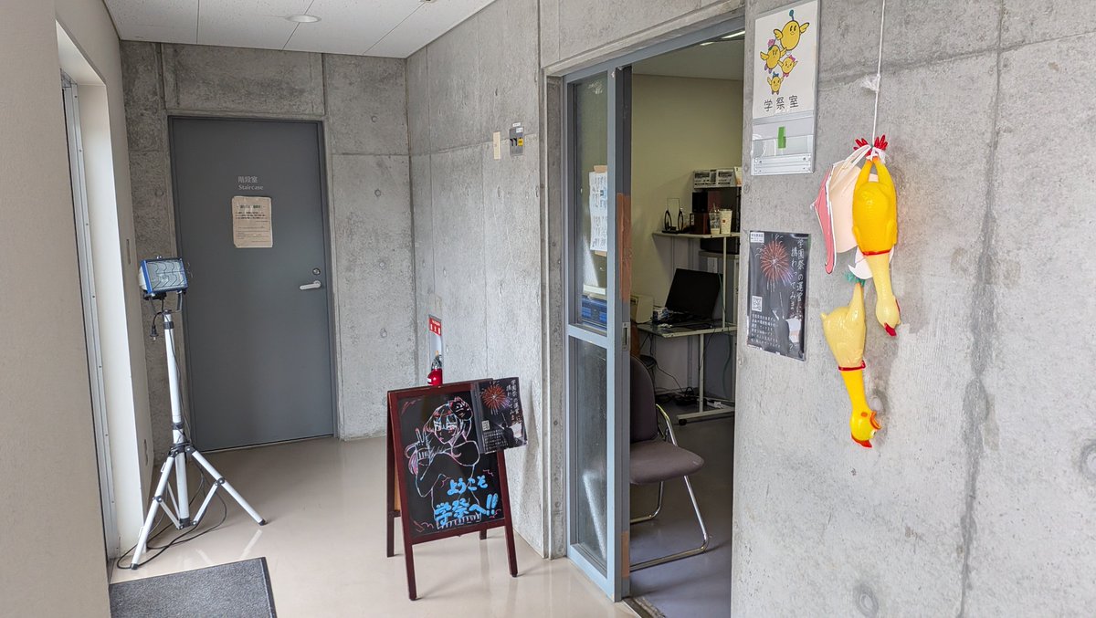 soshosai's tweet photo. 学祭室、本日も開室しております😊

来たことある方も、ない方も大歓迎です！ぜひお越しください✨

食堂のある棟の入り方がわからない方は、DMかリプライください！迎えに行きます〜

#春から会津大 https://t.co/CvNvCnRvLi