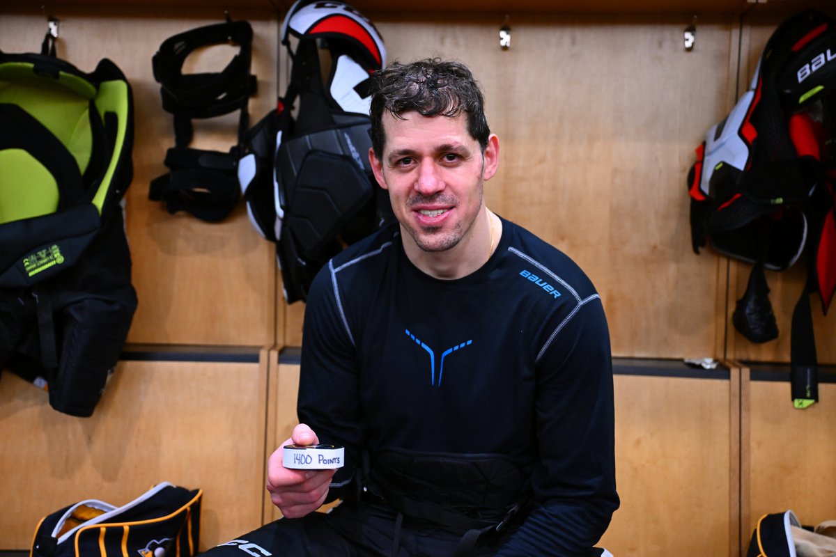 penguins's tweet photo. Malkin on the 'Geno! Geno! Geno!' chants: "I almost cried a little bit, you know? It’s huge for me... it’s lots of emotion. And I want to say thank you. Thank you for the support for myself, (the) team."

More on the franchise forward's milestone evening: https://t.co/qT84ckCpVy https://t.co/jb2Lbc0cwF